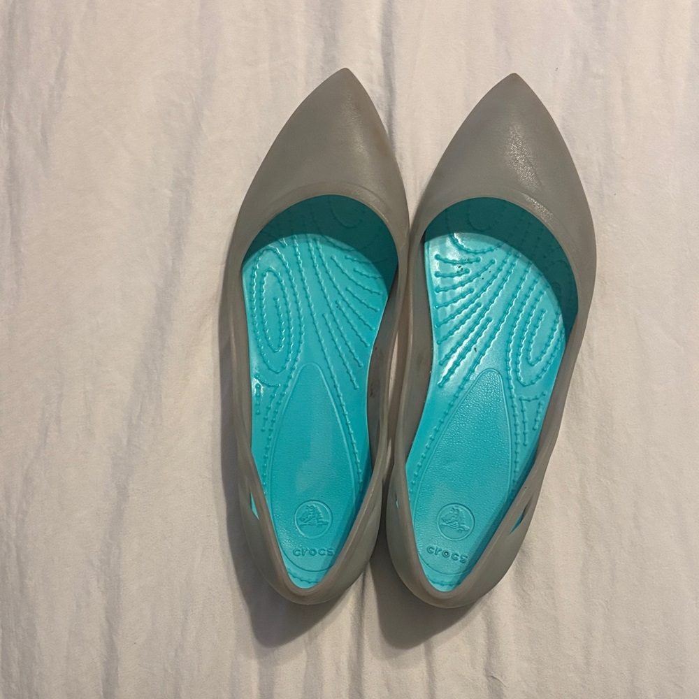 CROCS Women's Gray Pointed Flats with Aqua Blue Insole